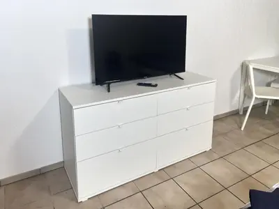 TV/Unterhaltungsangebot in der Unterkunft bookandstay24 Groß-Zimmern 2 Zimmerwohnung mit Küche und Terrasse bei Darmstadt, Frankfurt, RheinMain Gebiet