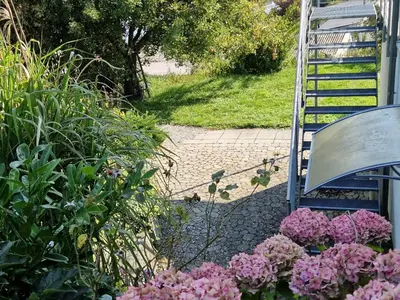Ein Garten an der Unterkunft Modernes Studio im Geo-Naturpark Bergstrasse-Odenwald