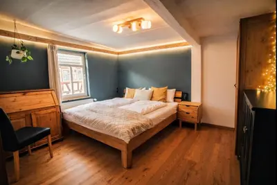 Ein Bett oder Betten in einem Zimmer der Unterkunft Cozy Farm - Das Fachwerkhaus voller Möglichkeiten