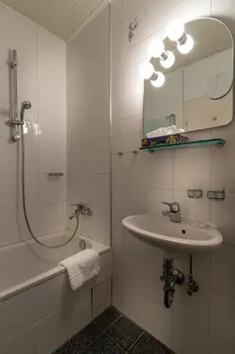 Ein Badezimmer in der Unterkunft Hotel Regina