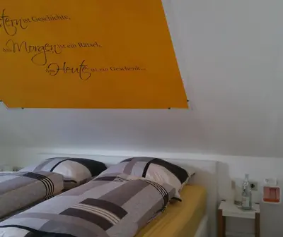 Ein Bett oder Betten in einem Zimmer der Unterkunft Gästehaus Bacchus