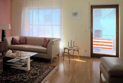 Ein Sitzbereich in der Unterkunft Ferienwohnung Unter dem Schwalbennest