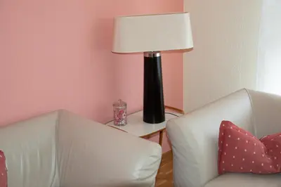 Ein Sitzbereich in der Unterkunft Ferienwohnung Unter dem Schwalbennest