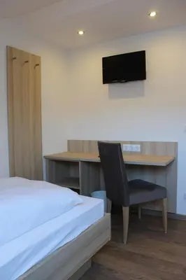 Ein Bett oder Betten in einem Zimmer der Unterkunft Gasthof und Pension zum Löwen