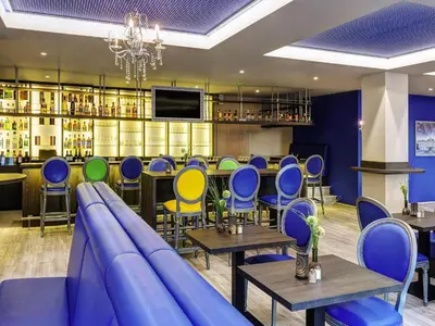 Ein Sitzbereich in der Unterkunft ibis Styles Rastatt Baden-Baden