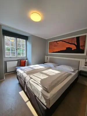 Ein Bett oder Betten in einem Zimmer der Unterkunft Jugendstilhotel Trifels