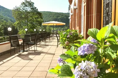 Ein allgemeiner Bergblick oder ein Berglick von des Hotels aus