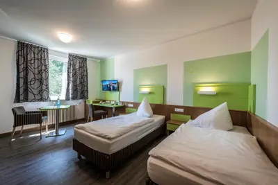 Ein Bett oder Betten in einem Zimmer der Unterkunft Kloster Neustadt