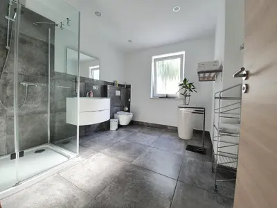 Ein Badezimmer in der Unterkunft Apartment FALVIG inkl. Küche