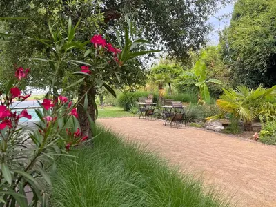 Ein Garten an der Unterkunft Villa Delange