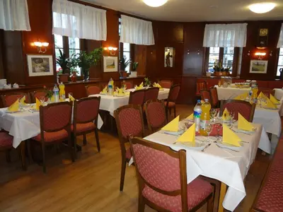 Ein Restaurant oder anderes Speiselokal in der Unterkunft Hotel Rose Heidelberg inklusive Frühstück, Saunanutzung und Parkplätze nach Verfügbarkeit