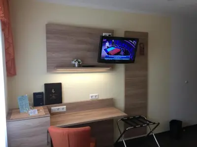 TV/Unterhaltungsangebot in der Unterkunft Hotel Rose Heidelberg inklusive Frühstück, Saunanutzung und Parkplätze nach Verfügbarkeit