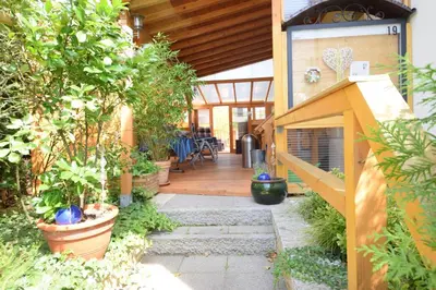 Ein Garten an der Unterkunft Gästehaus Neckarsulm