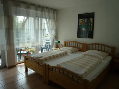 Ein Bett oder Betten in einem Zimmer der Unterkunft biozertifiziertes Hotel Höpfigheimer Hof mit Wein-Shop