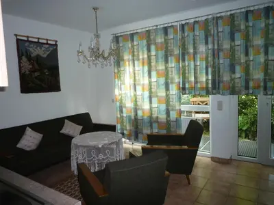 Ein Sitzbereich in der Unterkunft biozertifiziertes Hotel Höpfigheimer Hof mit Wein-Shop