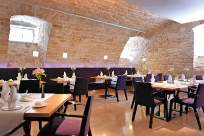 Ein Restaurant oder anderes Speiselokal in der Unterkunft Hotel Ketschauer Hof