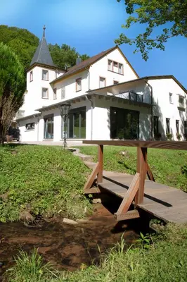 Ein Garten an der Unterkunft Hotel Pfälzer Wald