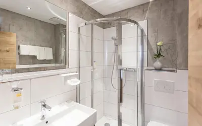Ein Badezimmer in der Unterkunft Hotel Pfälzer Wald