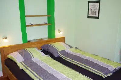 Ein Bett oder Betten in einem Zimmer der Unterkunft Ferien-Wohnung am Menzer-Park