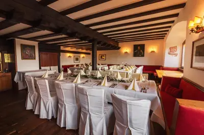 Ein Restaurant oder anderes Speiselokal in der Unterkunft Hotel-Restaurant Burg Hornberg