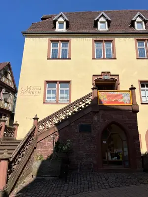 Das Gebäude in dem sich das Bed & Breakfast befindet