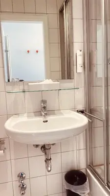 Ein Badezimmer in der Unterkunft sevenDays Hotel Karlsruhe
