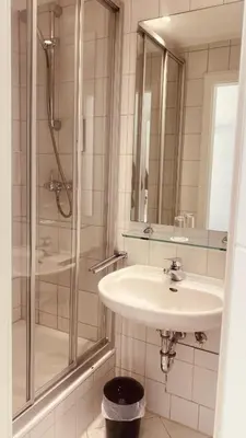 Ein Badezimmer in der Unterkunft sevenDays Hotel Karlsruhe