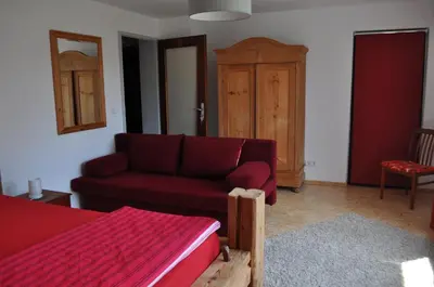 Ein Sitzbereich in der Unterkunft Punkrock Harbour Pension Bähr