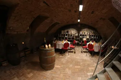 Ein Restaurant oder anderes Speiselokal in der Unterkunft Alter Winzerhof Weisenheim am Berg e.K.