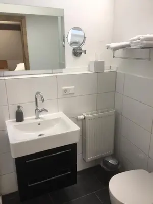 Ein Badezimmer in der Unterkunft Alter Winzerhof Weisenheim am Berg e.K.