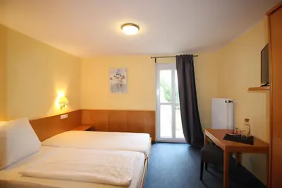Ein Bett oder Betten in einem Zimmer der Unterkunft Hotel Berghof
