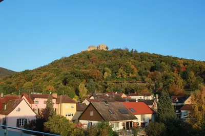 Ein allgemeiner Bergblick oder ein Berglick von der Pension aus