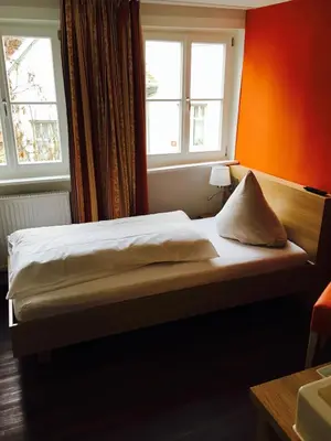 Ein Bett oder Betten in einem Zimmer der Unterkunft Brauereigasthof Krone Öhringen