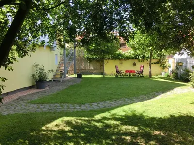 Ein Garten an der Unterkunft Ferienhaus Cartoonwerkstatt
