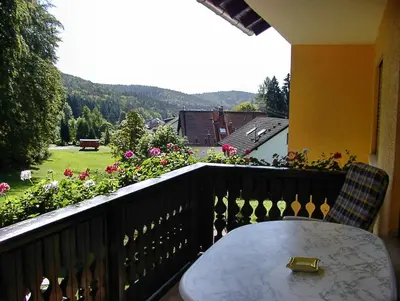 Ein allgemeiner Bergblick oder ein Berglick von der Ferienwohnung aus