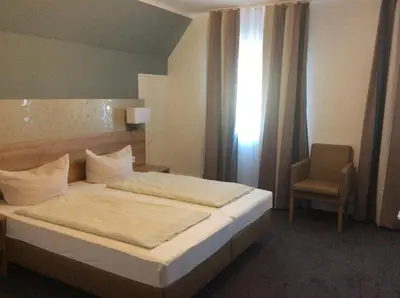 Ein Bett oder Betten in einem Zimmer der Unterkunft Gasthaus zum Ochsen