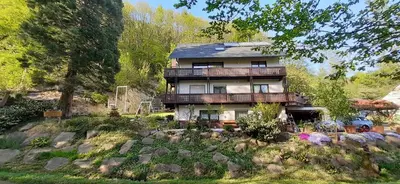 Ein Garten an der Unterkunft Gästehaus Gerhardt