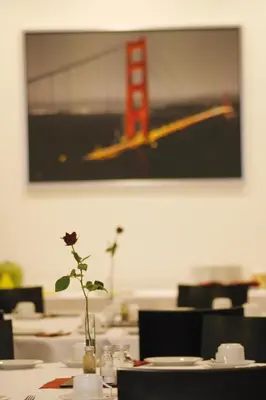 Ein Restaurant oder anderes Speiselokal in der Unterkunft ALCATRAZ Hotel am Japanischen Garten