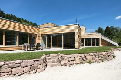 Das Gebäude in dem sich die Ferienwohnung befindet