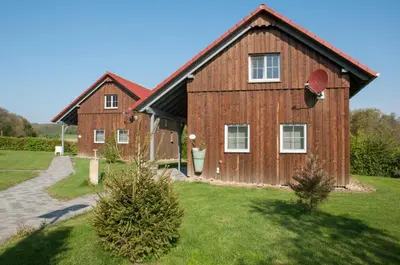 Das Gebäude in dem sich das Ferienhaus befindet