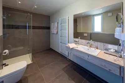 Ein Badezimmer in der Unterkunft Landhotel Hopp Garni