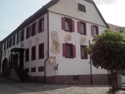 Das Gebäude in dem sich das Gasthaus befindet