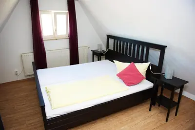 Ein Bett oder Betten in einem Zimmer der Unterkunft Berne's Altstadthotel