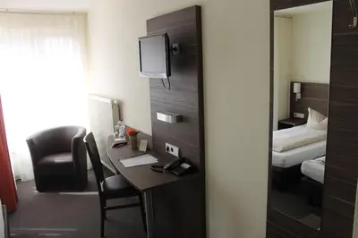 Ein Bett oder Betten in einem Zimmer der Unterkunft Hotel Weissach Am Neuenbühl