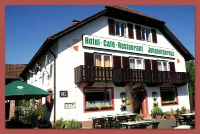 Ein Restaurant oder anderes Speiselokal in der Unterkunft Hotel-Restaurant Johanniskreuz