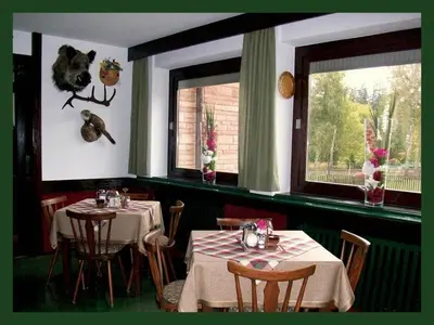 Ein Restaurant oder anderes Speiselokal in der Unterkunft Hotel-Restaurant Johanniskreuz