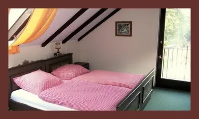 Ein Bett oder Betten in einem Zimmer der Unterkunft Hotel-Restaurant Johanniskreuz