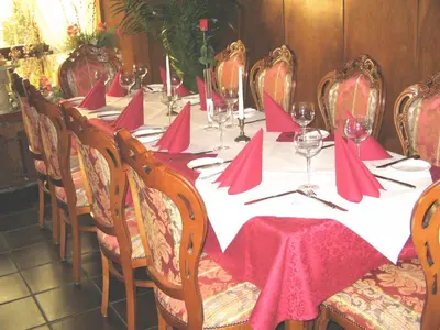 Ein Restaurant oder anderes Speiselokal in der Unterkunft Hotel zum Lamm