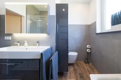 Ein Badezimmer in der Unterkunft Miralior Apartment Mainz - 110m2, Terrasse und Parkplatz - ideal für Gruppen und Familien