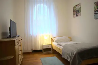 Ein Bett oder Betten in einem Zimmer der Unterkunft Goldstadt Ferienwohnung